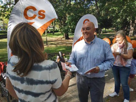 Carlos López, candidato de Ciudadanos, durante la campaña electoral