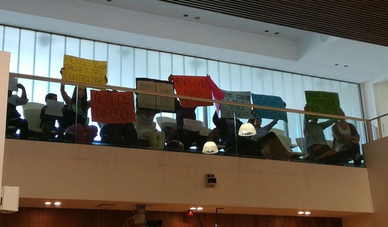 Los padres y madres de las escuelas infantiles llevan varias semanas protestando en los plenos