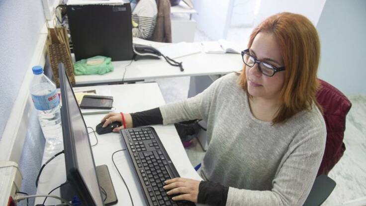 Firma Eva reyes, "Una política agotadora"