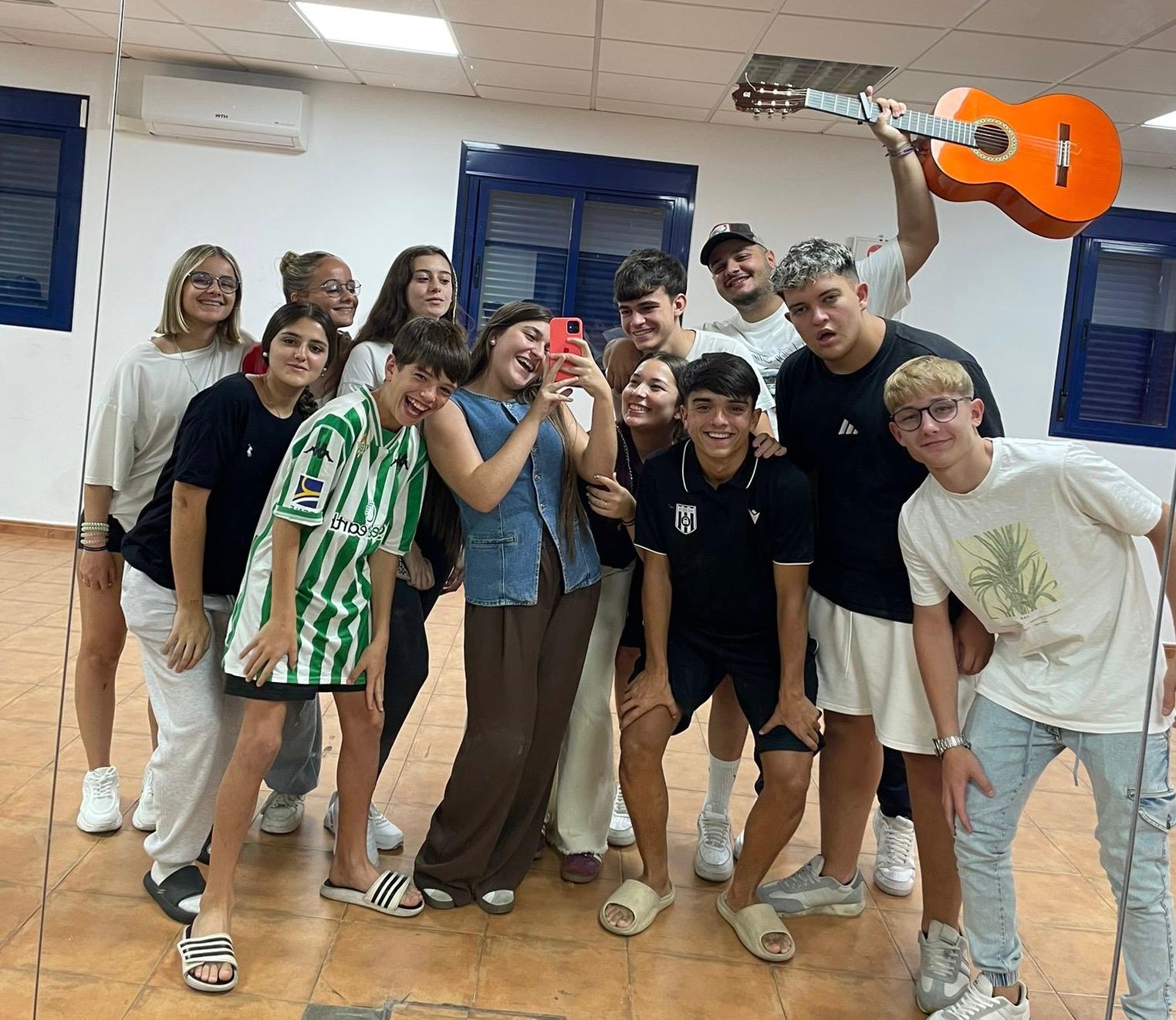 La comparsa juvenil Las del patio