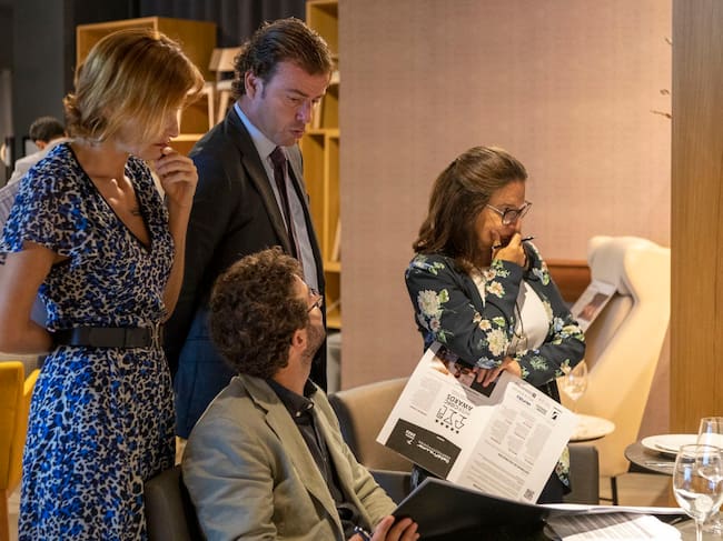 El jurado evaluando proyectos