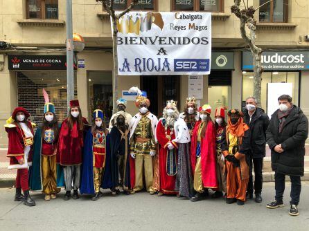 Los Reyes Magos en Avenida Portugal delante de Radio Rioja