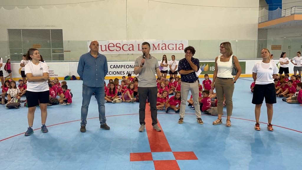 Esta mañana una delegación del ayuntamiento inauguraba la Escuela de Verano