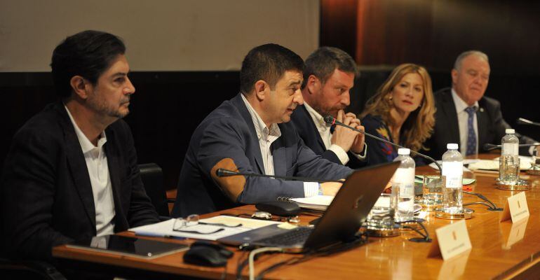 El presidente de la Diputación, Francisco Reyes, durante la conferencia en la que ha participado.