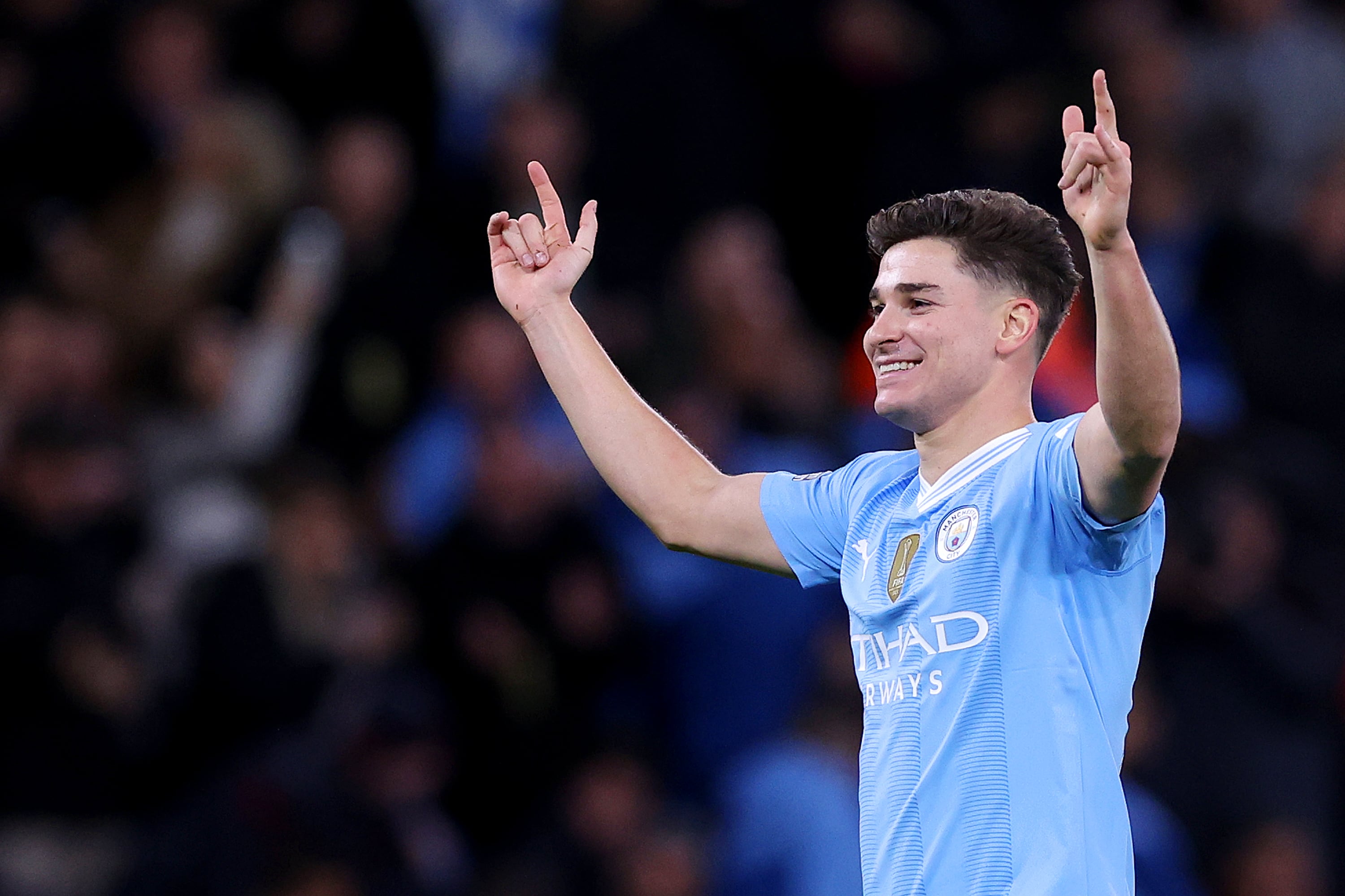 Julián Álvarez celebra un gol con el Manchester City en la Premier League