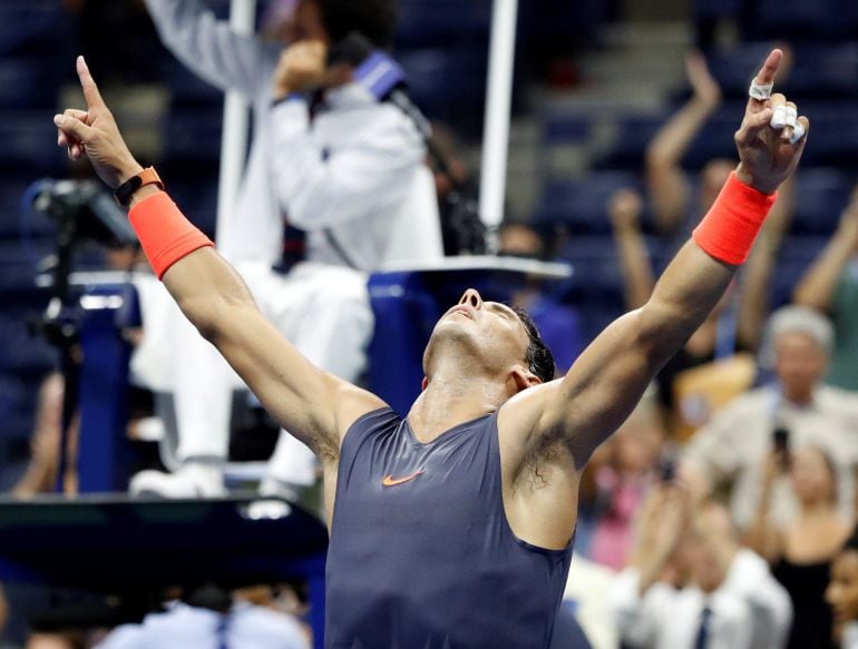 El tenista español Rafa Nadal celebra su victoria ante el austriaco Dominic Thiem en los cuartos de final del Abierto de Estados Unidos 