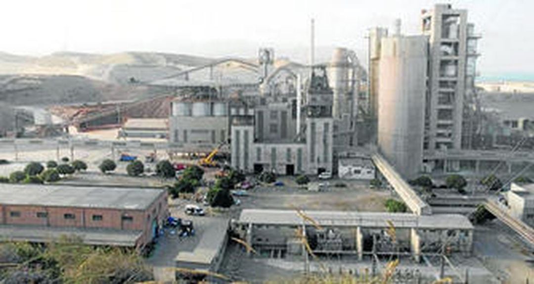 Ultimatum a Cemex para que no cuierre la planta de Gádor.