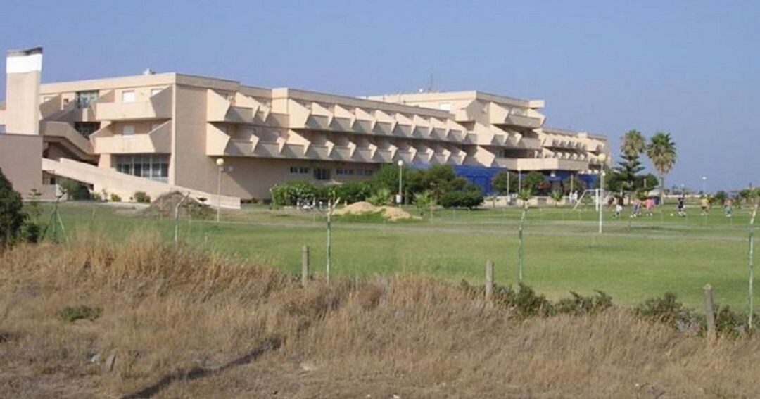 Una de las anciandas trasladadas a la Residencia Tiempo Libre de La Línea ha fallecido por coronavirus.