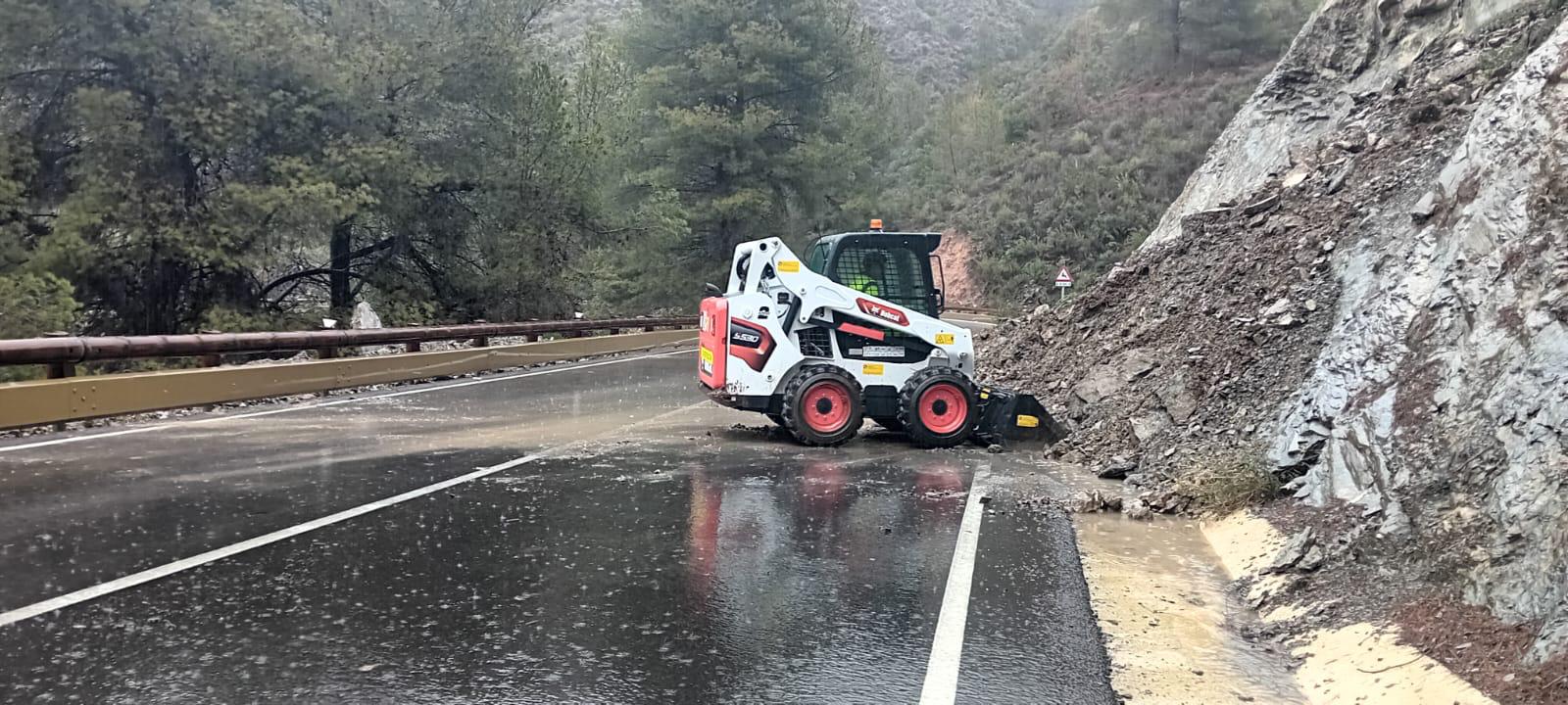 Limpieza de arrastres en la carretera RM 503, Aledo – Bullas