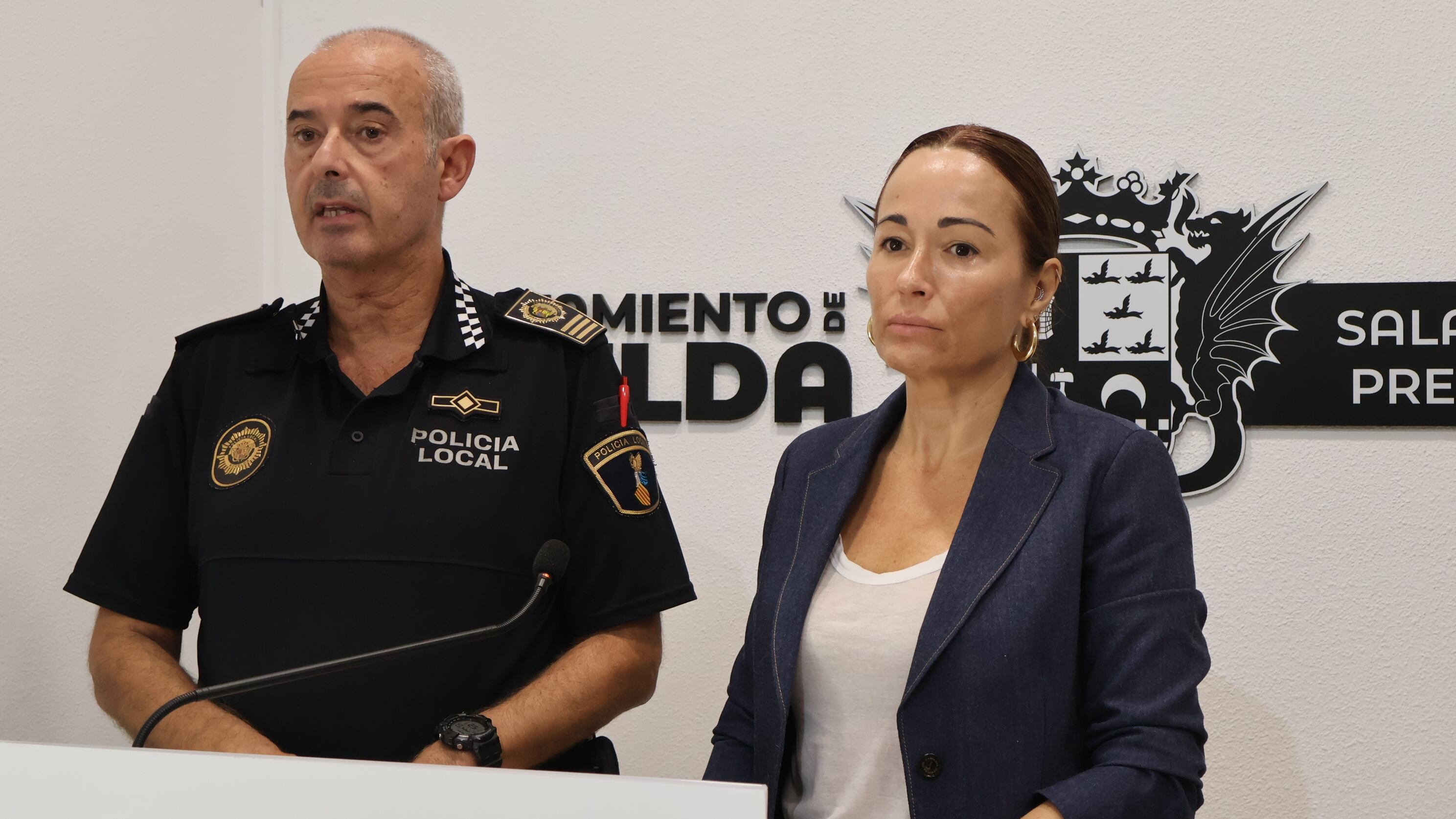 Rafa Sarrió, intendente jefe de la Policía Local de Novelda, junto a Ana Sabater, edil de Organización