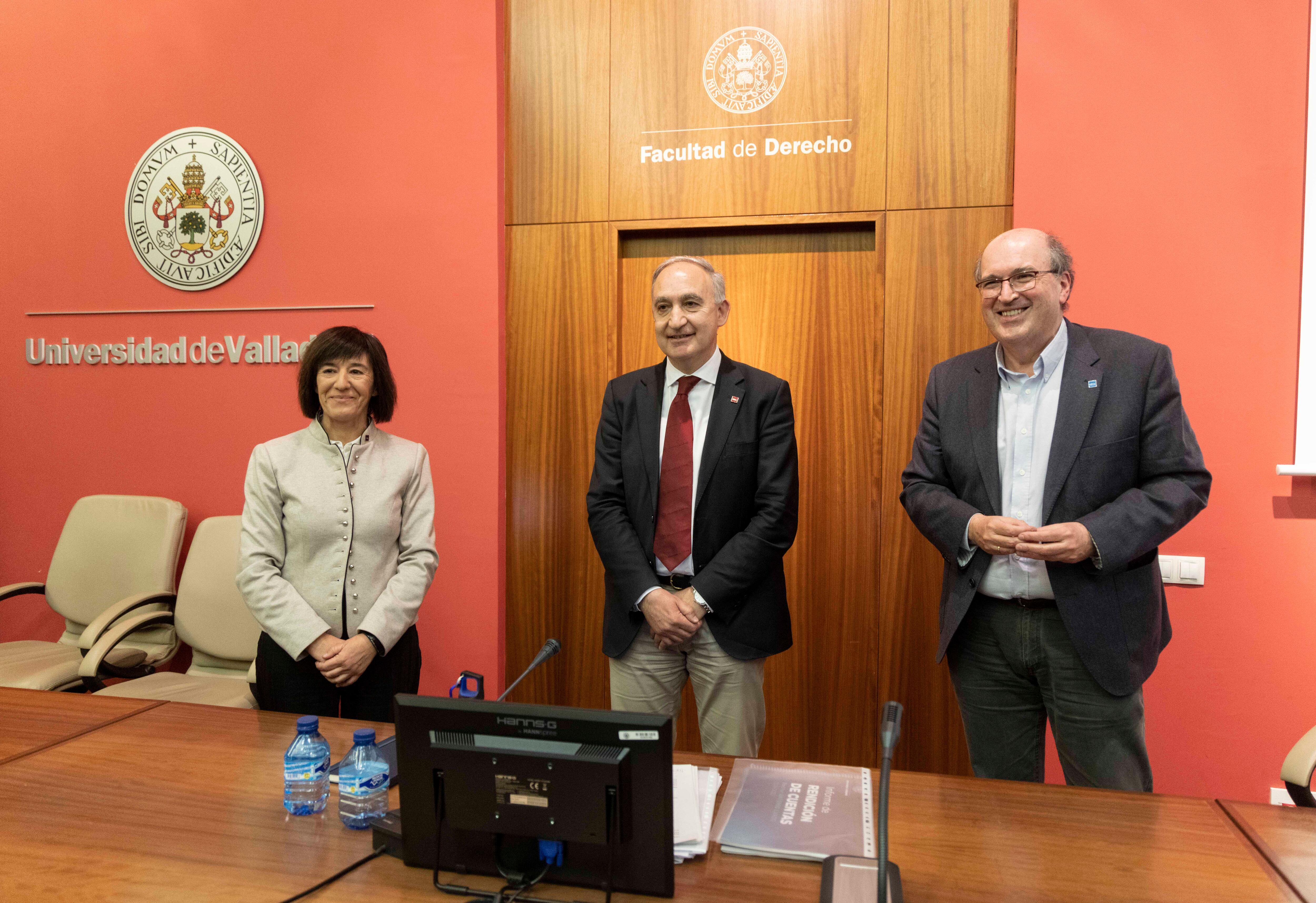 Valladolid ICAL/R.Valtero 10/03/2022 Debate entre los tres candidatos al Rectorado de la UVa, la catedrática de Electrónica, María Helena Castán; el catedrático de Literatura Española, José Ramón González; y el catedrático de Química Física, Antonio Largo, confrontan sus ideas y programas para la UVa.