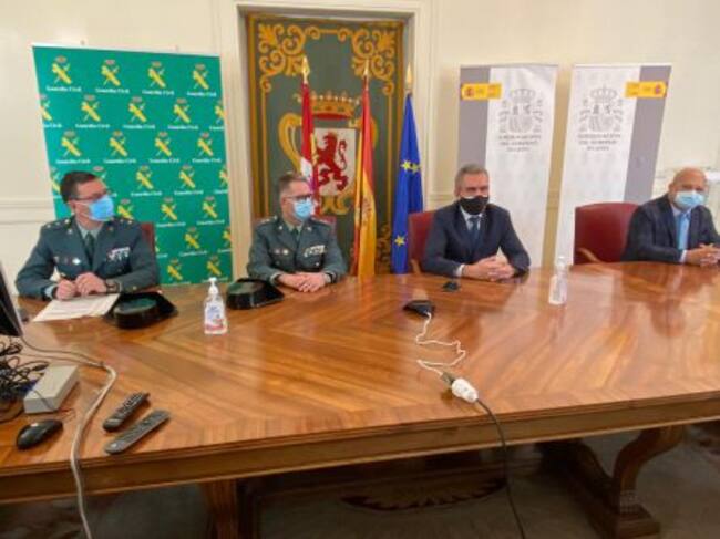 Rueda de prensa delegado del Gobierno en Castilla y León y Subdelegado del Gobierno acompañados de los mandos de la guardia civil