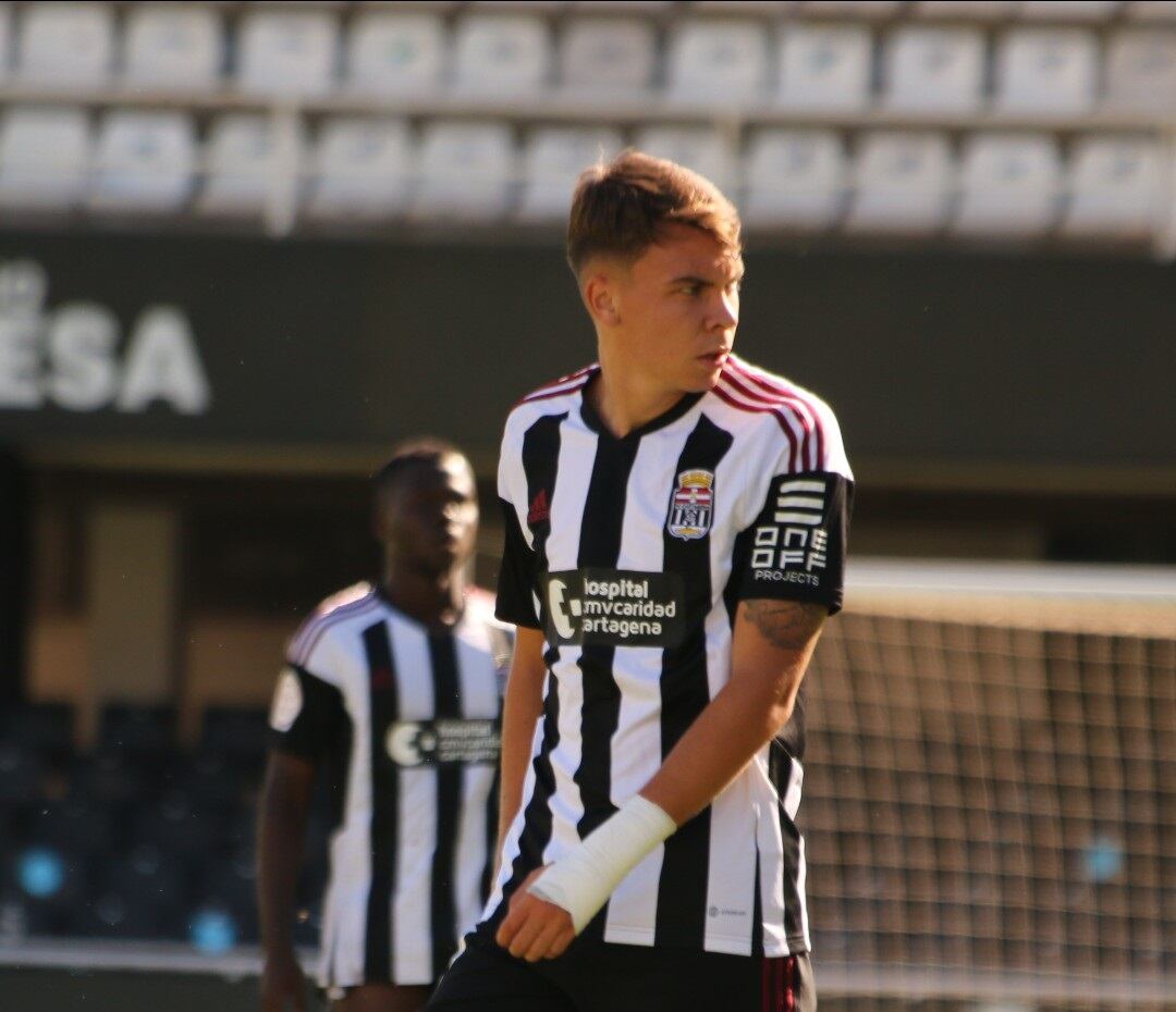 Josema durante un partido con el filial