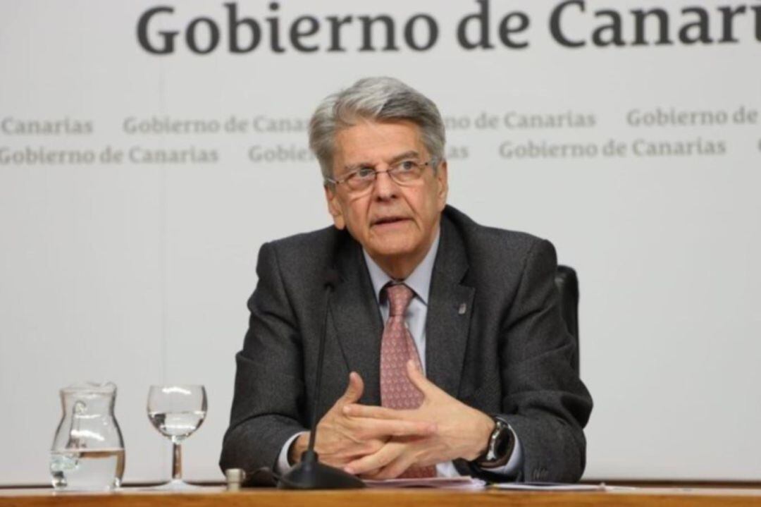 El portavoz del Gobierno de Canarias, Julio Pérez, en rueda de prensa 