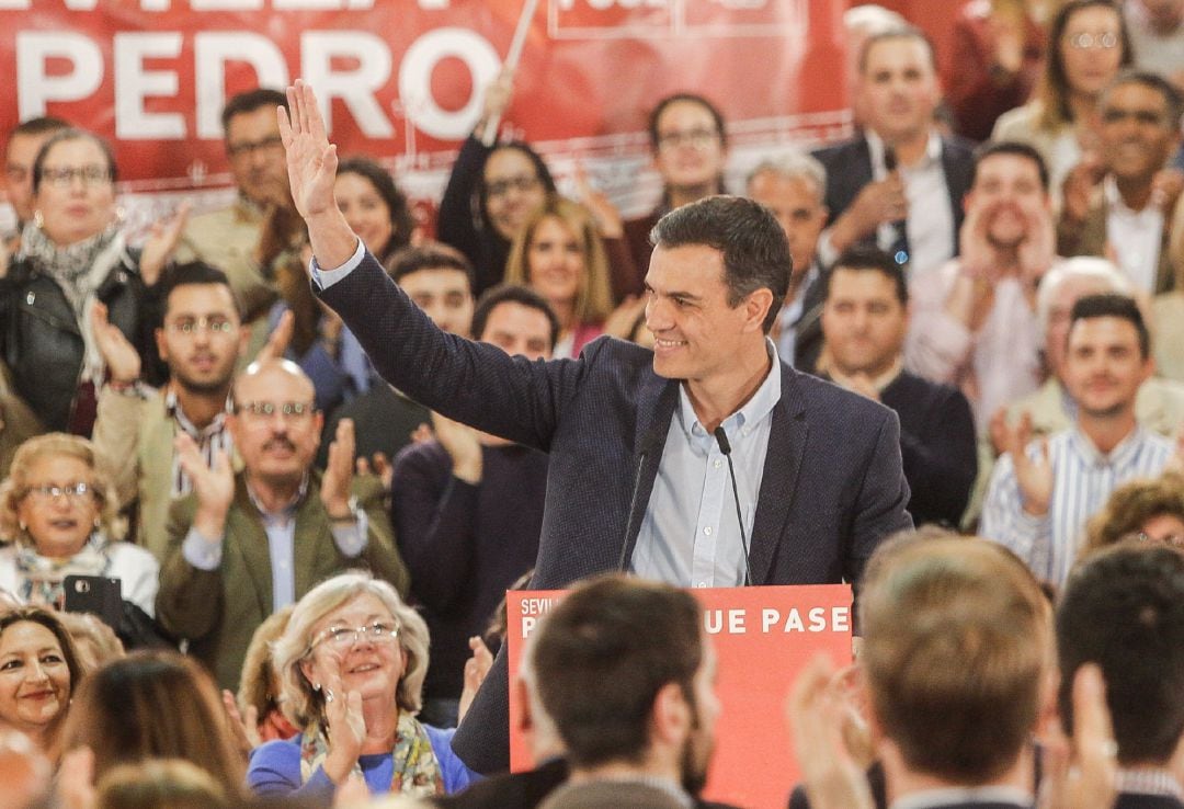 El presidente del Gobierno, Pedro Sánchez, participa en un mítin junto a la secretaria general del PSOE-A, Susana Díaz. 
 