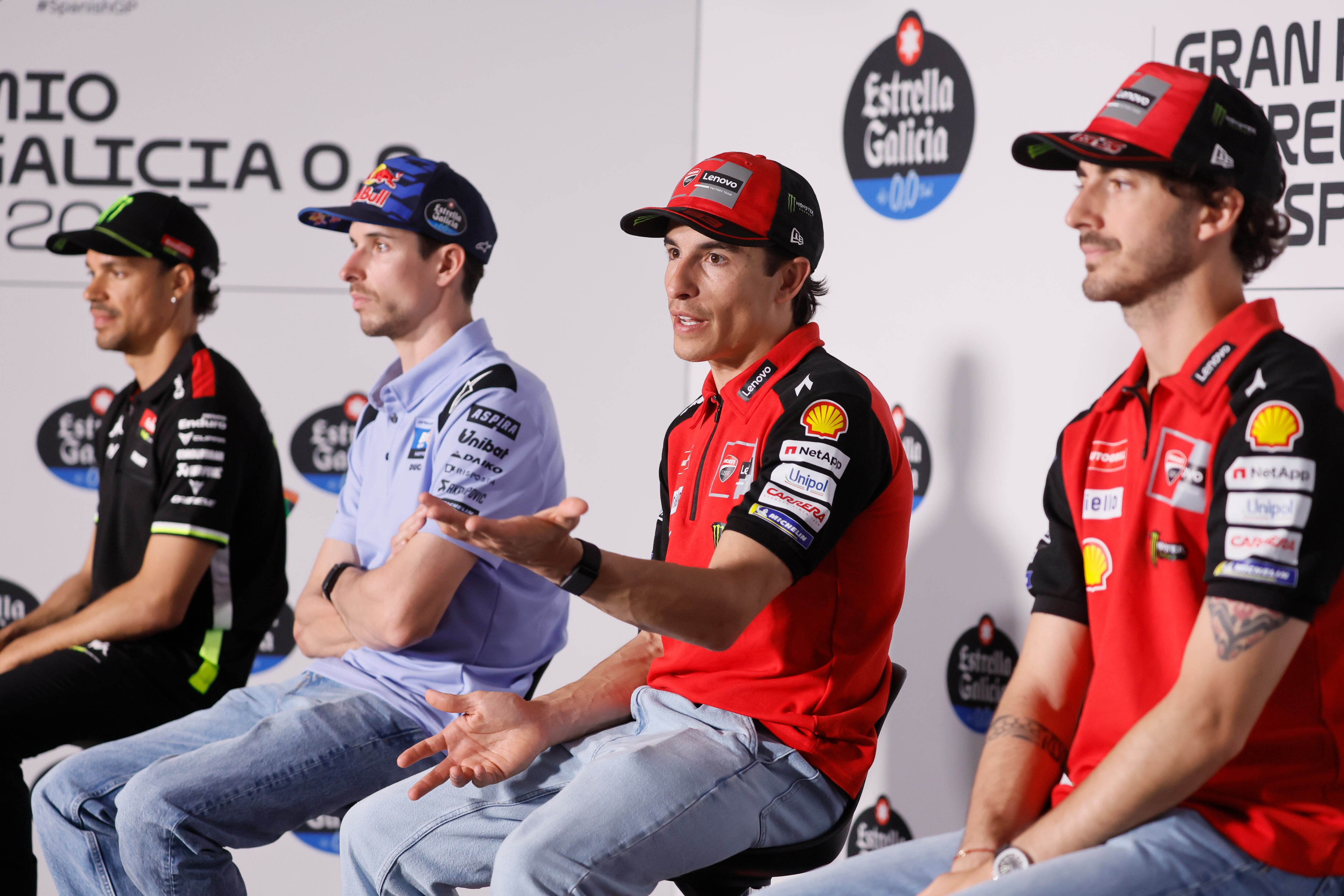 GRAFAND8074. JEREZ DE LA FRONTERA (CÁDIZ), 24/04/2025.- Los pilotos de Moto GP, el italiano Franco Morbidelli de Pertamina Enduro VR46; el español Alex Márquez de BK8 Gresini Racing Moto GP; el español Marc Márquez de Ducati Lenovo Team; y el italiano Francesco Bagnaia de Ducati Lenovo Tea, en rueda de prensa en el Circuito de Jerez-Ángel Nieto previa al Gran Premio de España de Motociclismo, puntuable para el Mundial de la especialidad, que se desarrollará desde este viernes al domingo. EFE/José Manuel Vidal