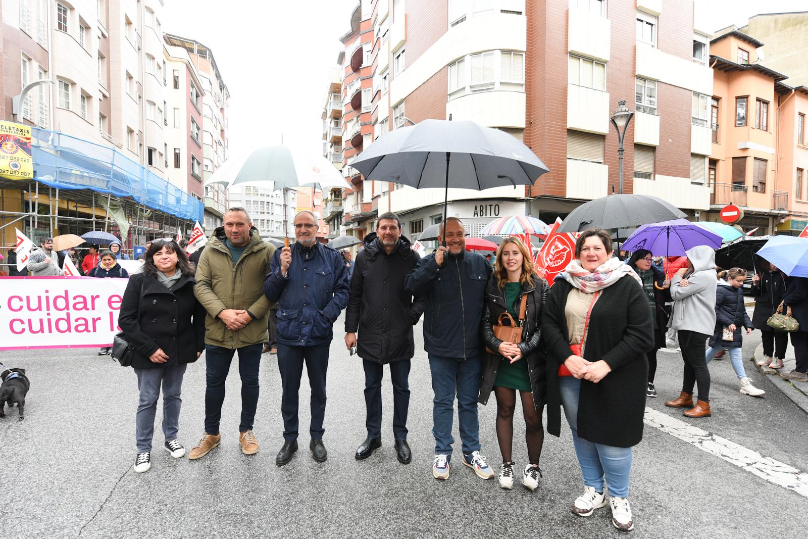 El presidente de la Diputación, Gerardo Álvarez Coruel (primero por la dcha) junto a otros cargos del PSOE