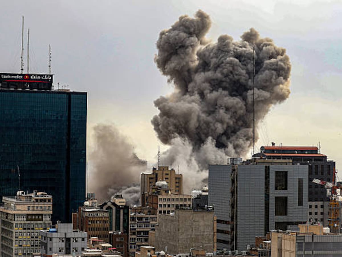 De la imagen del cadáver de Jameneí al portaaviones americano bombardeado: estos son los bulos más virales sobre Irán