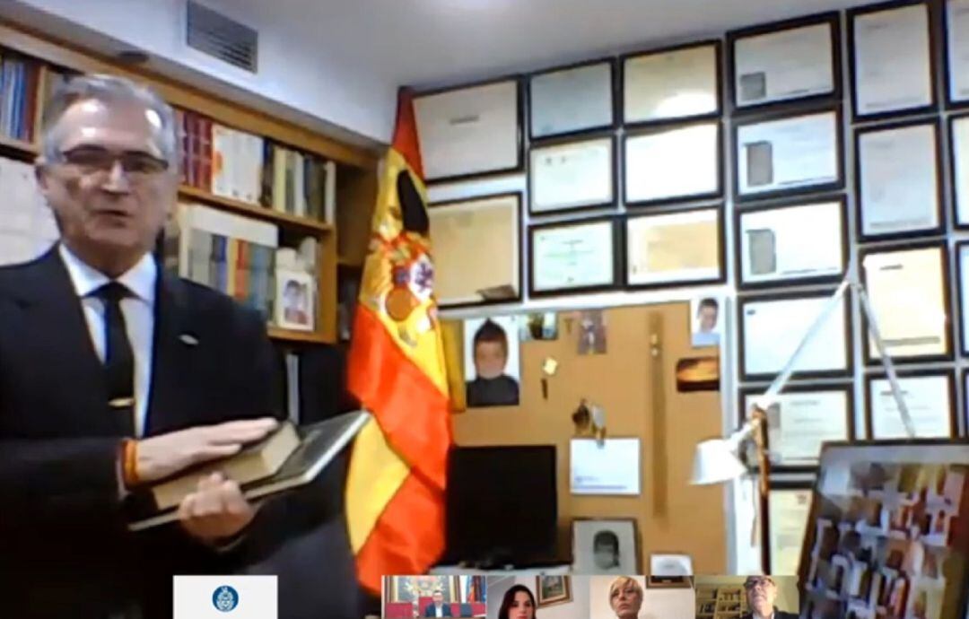 Juan Antonio Alberdi toma posesión telemáticamente como concejal de Vox