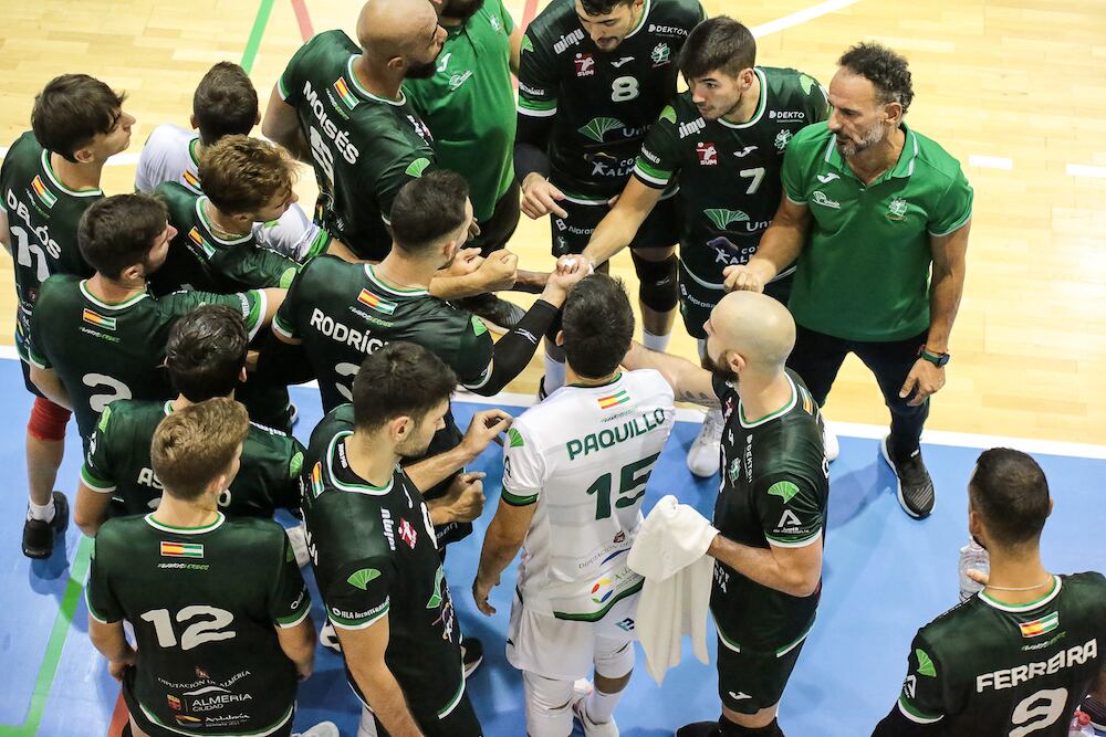 Manolo Berenguel dirige la piña del Unicaja.