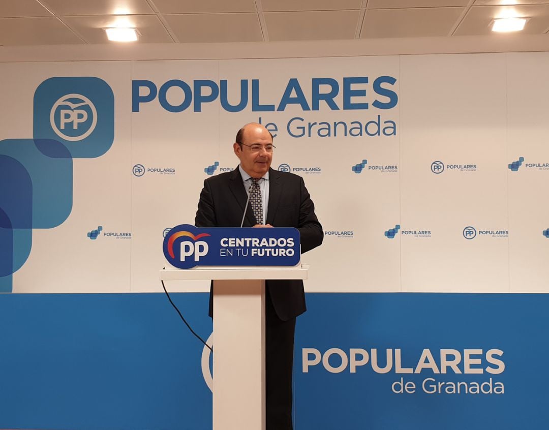 Rueda de prensa de Sebastián Pérez en la sede del PP de Granada