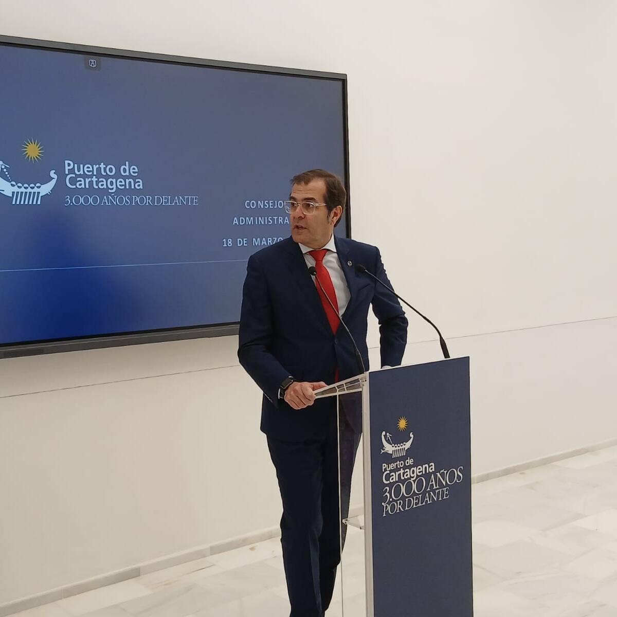 El Puerto de Cartagena no se está viendo apenas afectado por el conflicto en Irán aunque mira al futuro con "incertidumbre y preocupación"