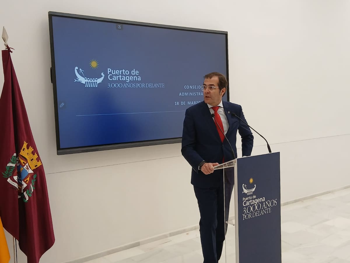 El Puerto de Cartagena no se está viendo apenas afectado por el conflicto en Irán aunque mira al futuro con "incertidumbre y preocupación"