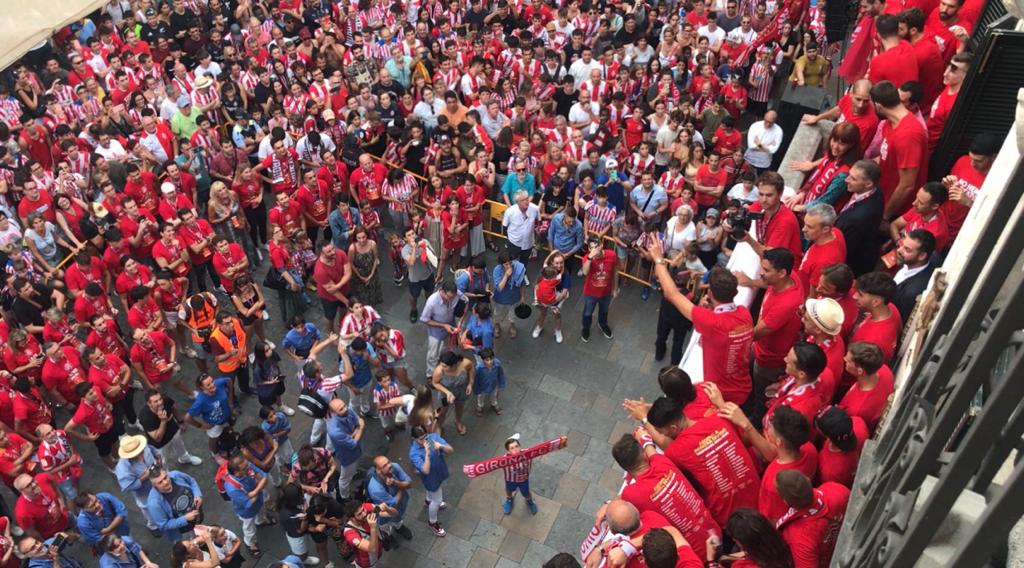 Celebració dels ascensos del Girona a la Plaça del Vi