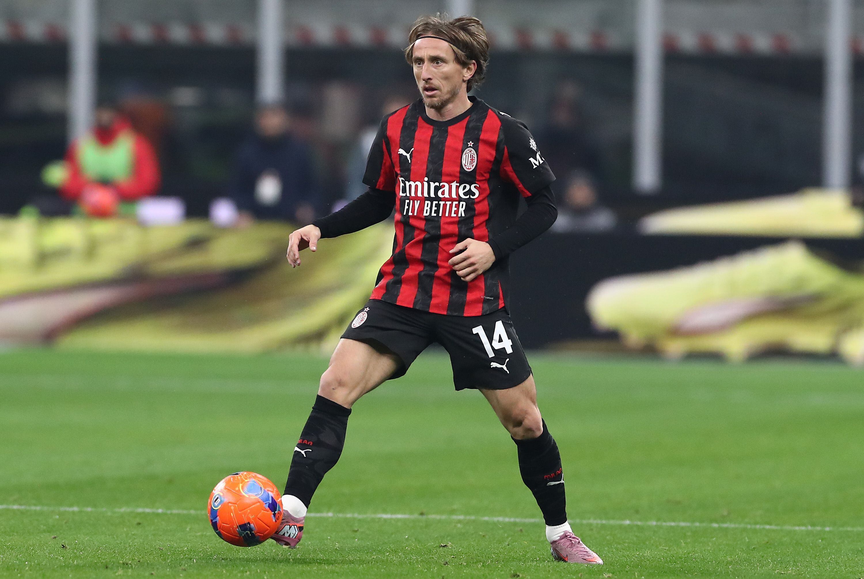 Modrić durante un encuentro en el Milan