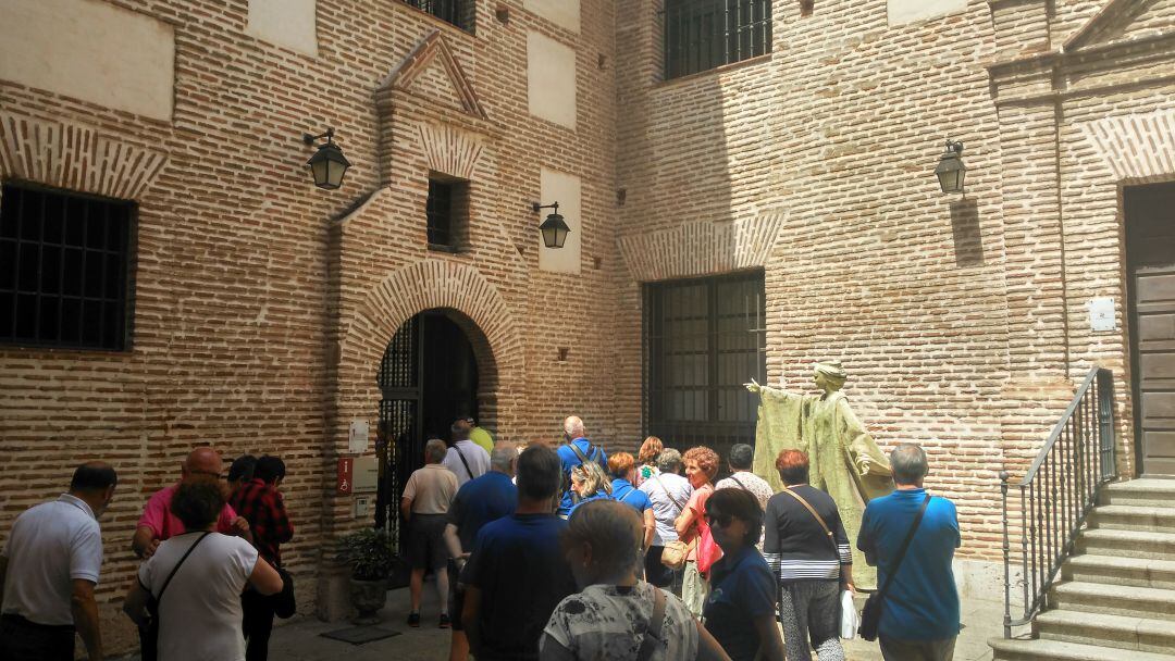Grupo de turistas que, en años anteriores, visitan los recursos de Medina del Campo