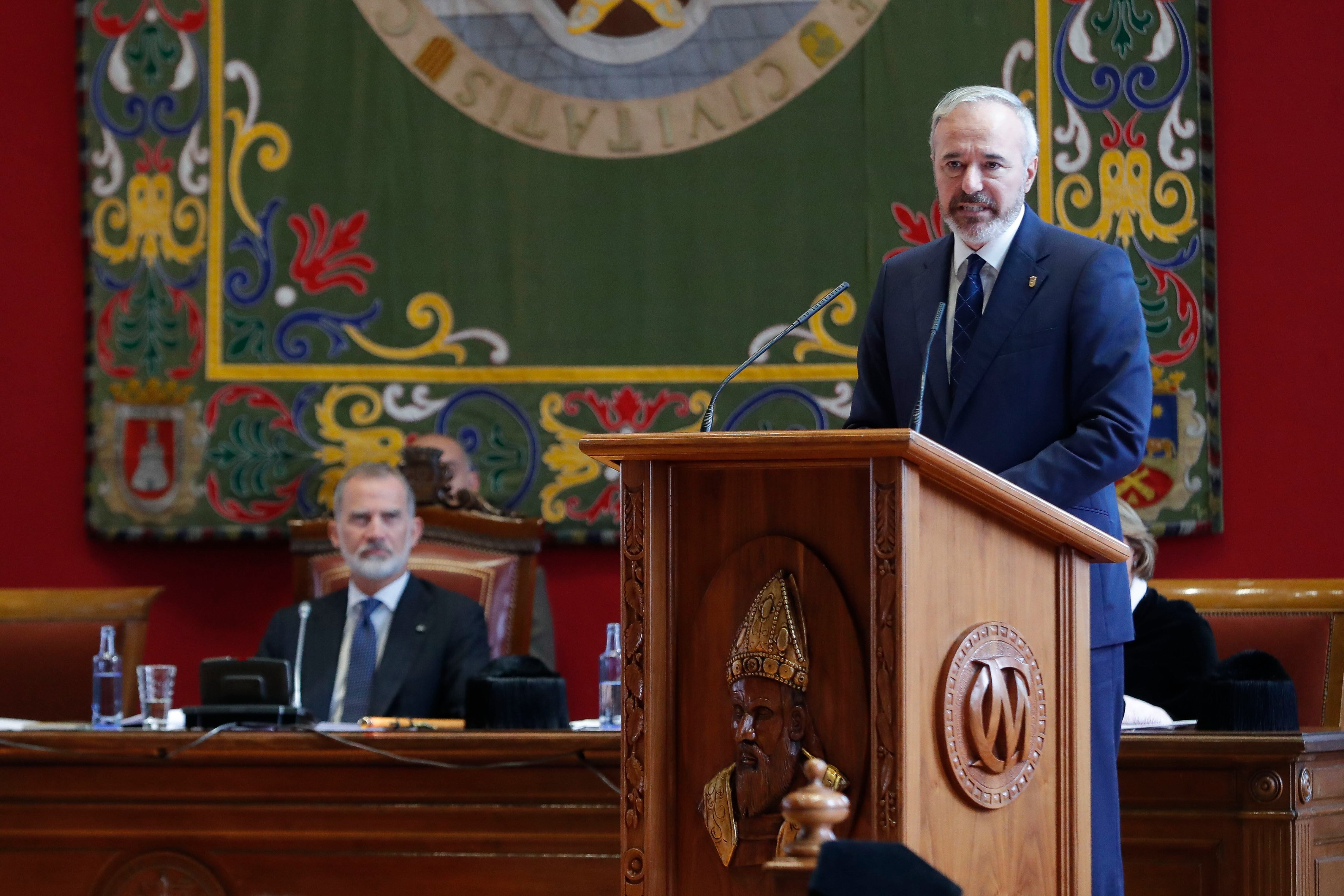 El presidente de Aragón, Jorge Azcón, en la apertura del curso universitario 2024-2025 en la Universidad de Zaragoza, un acto que fue presidido por el rey Felipe VI.