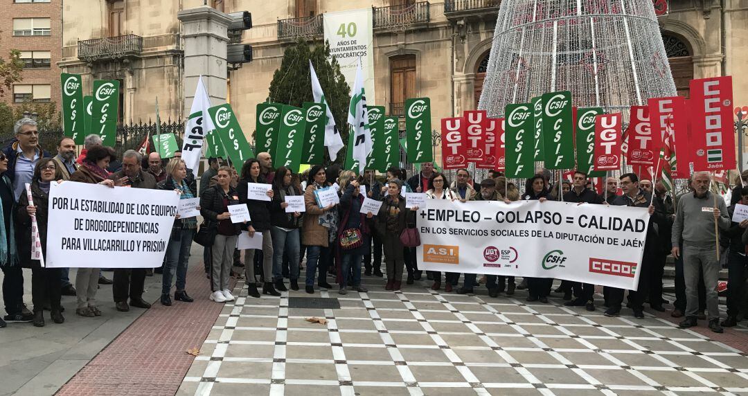 Protesta de los trabajadores de los servicios sociales comunitarios de Diputación.