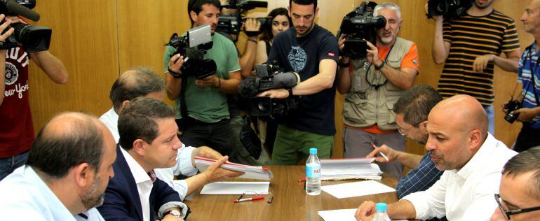 Primer encuentro entre Emiliano García Page (PSOE) y José García Molina (Podemos) la pasada semana en Toledo
