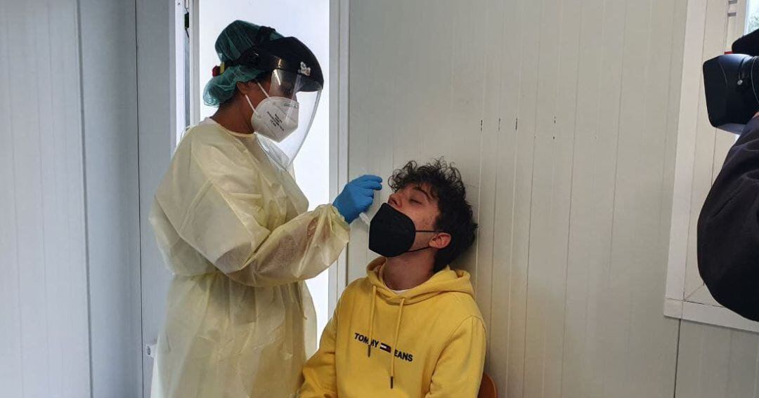 Se retoman los cribados masivos en la parte lateral del Hospital Provincial de Pontevedra