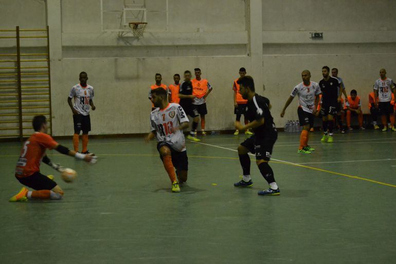 El Santiago Fútsal perdió su primer partido de pretemporada