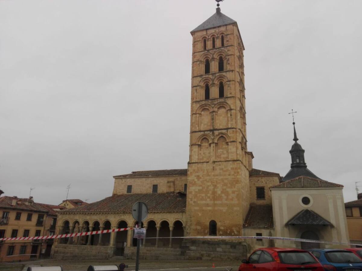 El Ayuntamiento de Segovia prohibe el paso de peatones por la Plaza de San Esteban