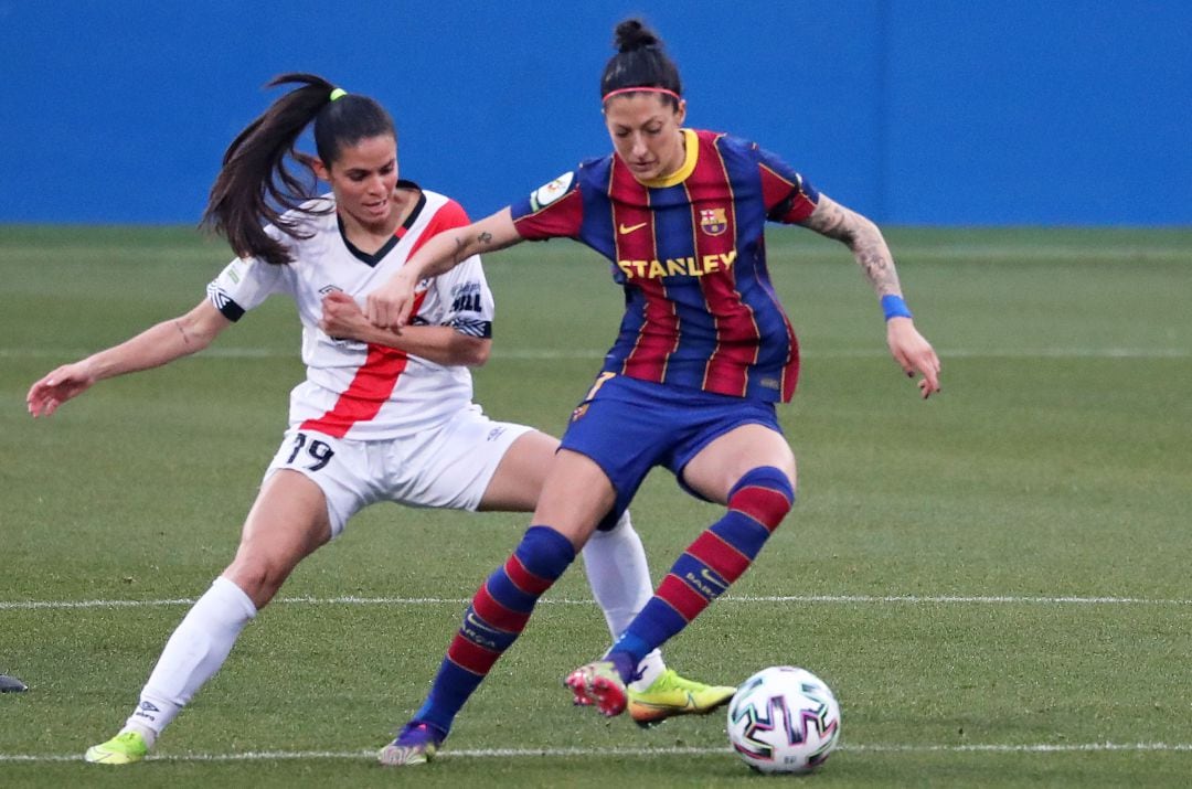 Jennifer Hermoso, jugadora del FC Barcelona e Isadora Damasceno, del Rayo Vallecano. 