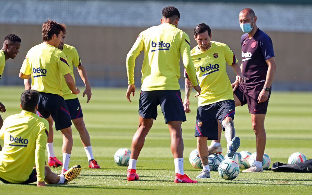 Entrenamiento de varios jugadores del Barça. 