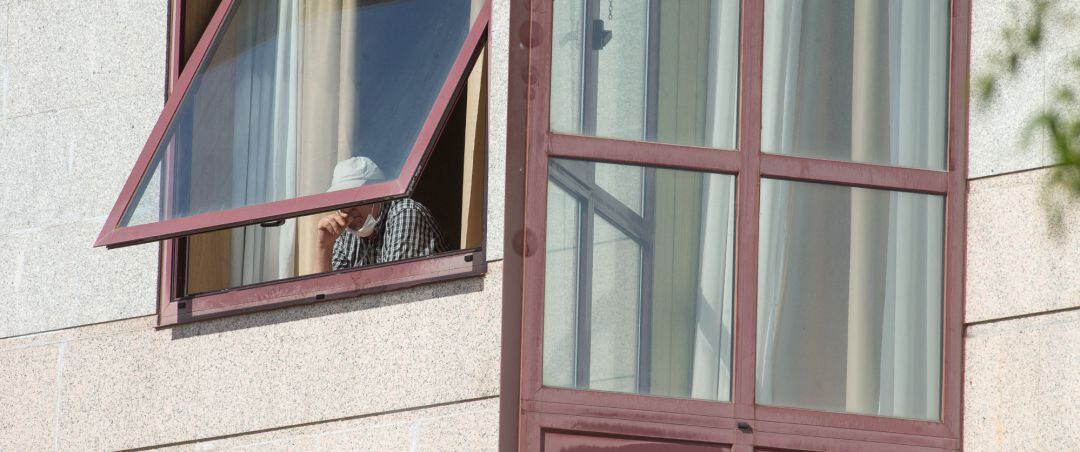 Una persona mayor en una residencia