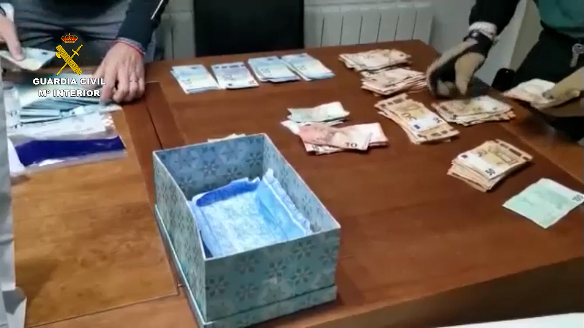 Imagen de parte del dinero encontrado