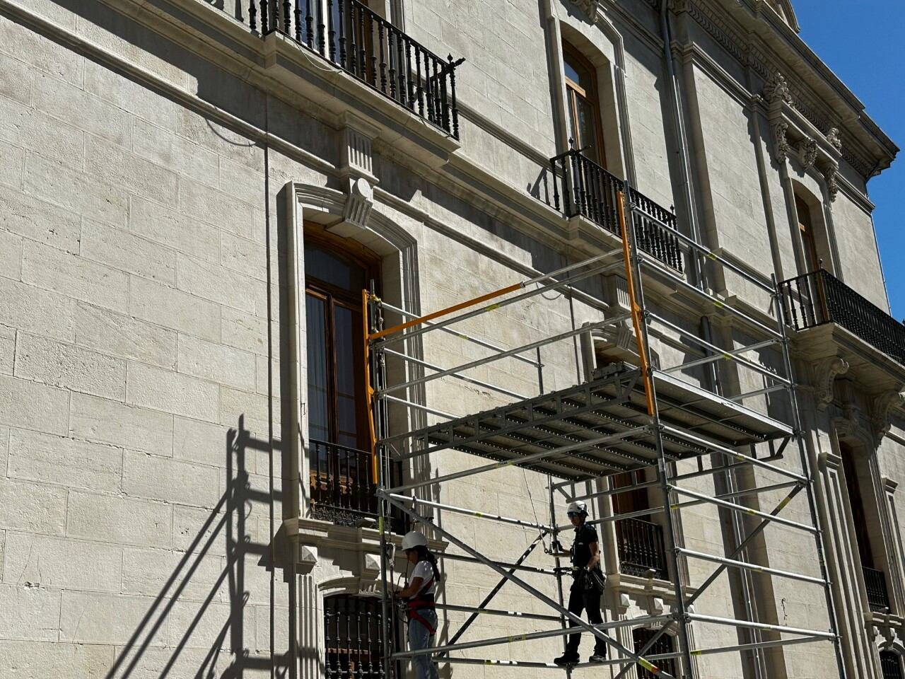 Formación en seguridad en trabajos en altura que se lleva a cabo en el Palacio Provincial.