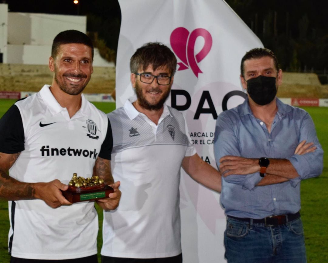Iván Forte recogió el trofeo del torneo en Villena