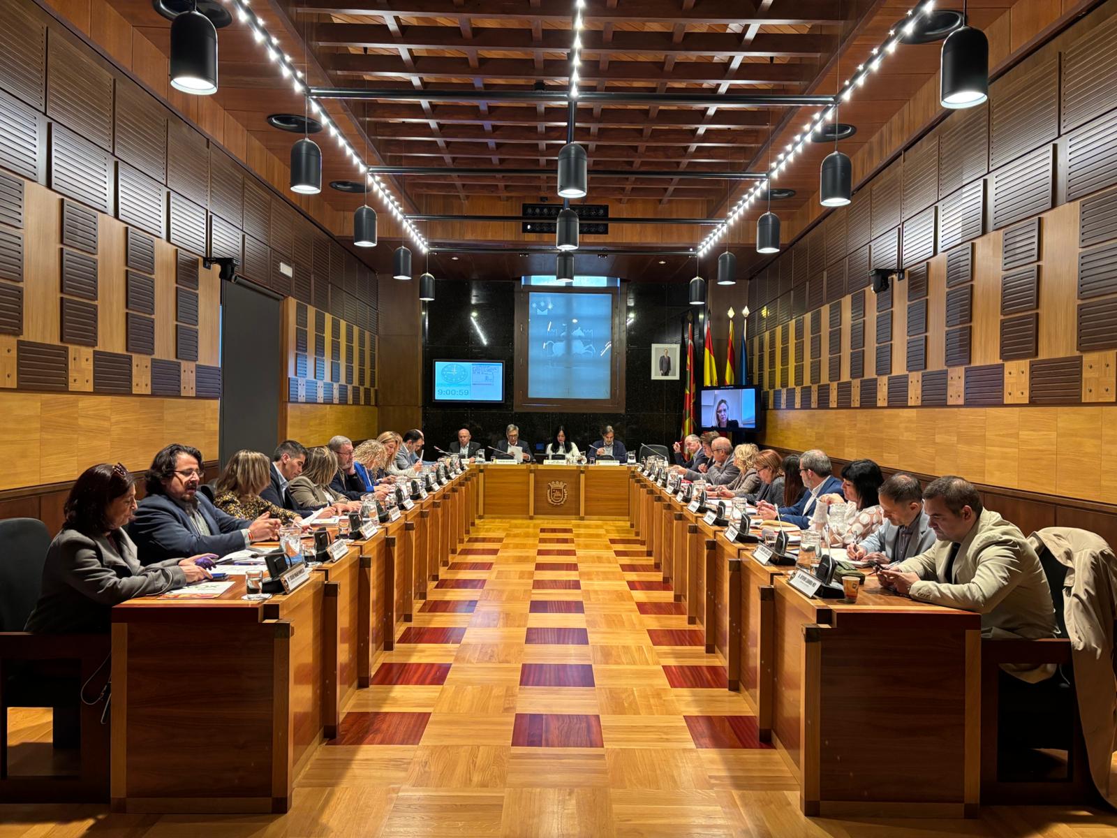 Pleno del Ayuntamiento de Huesca en el que se aprobaron las Ordenanzas fiscales para 2026