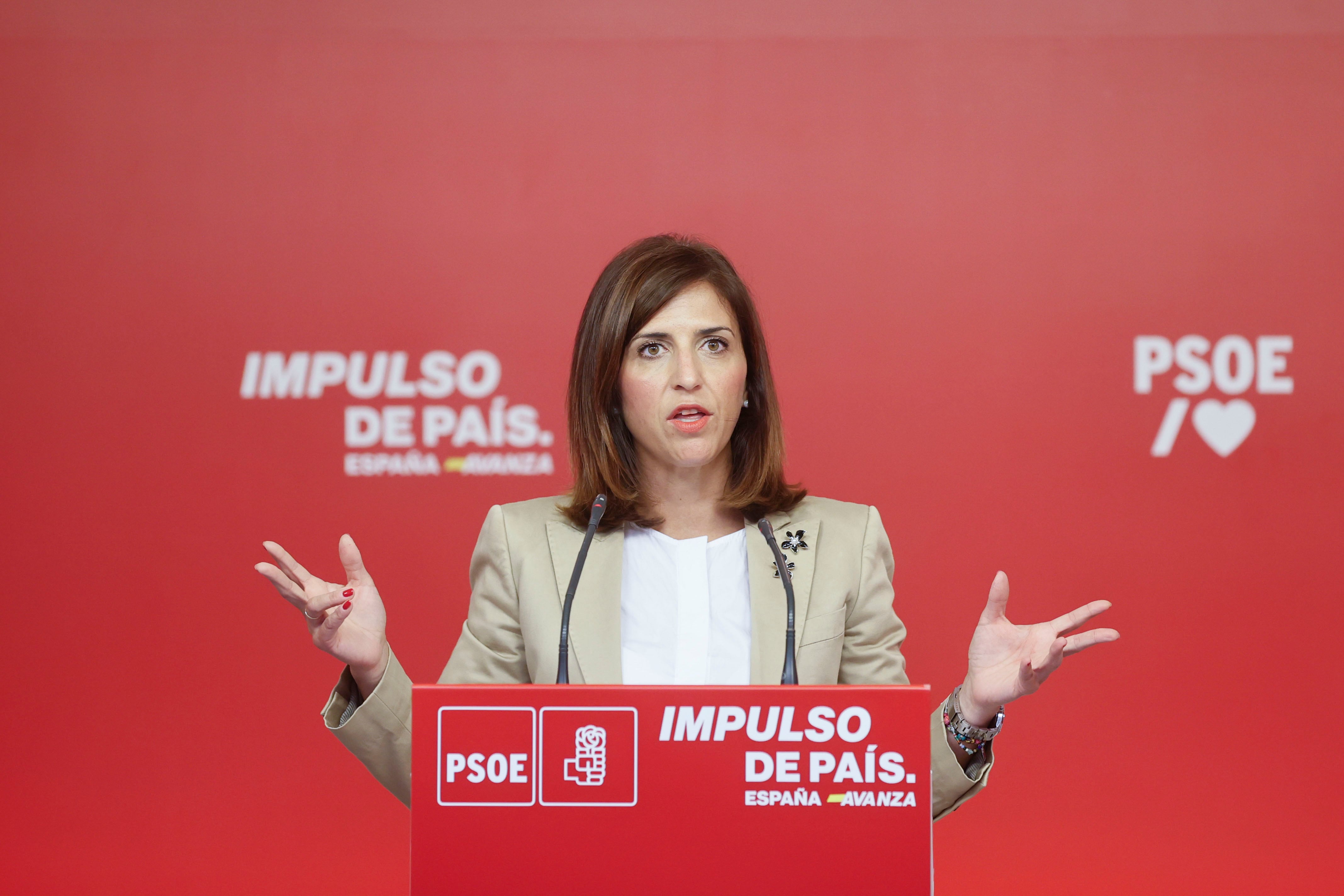 La portavoz del PSOE Esther Peña en rueda de prensa-EFE/ Fernando Alvarado