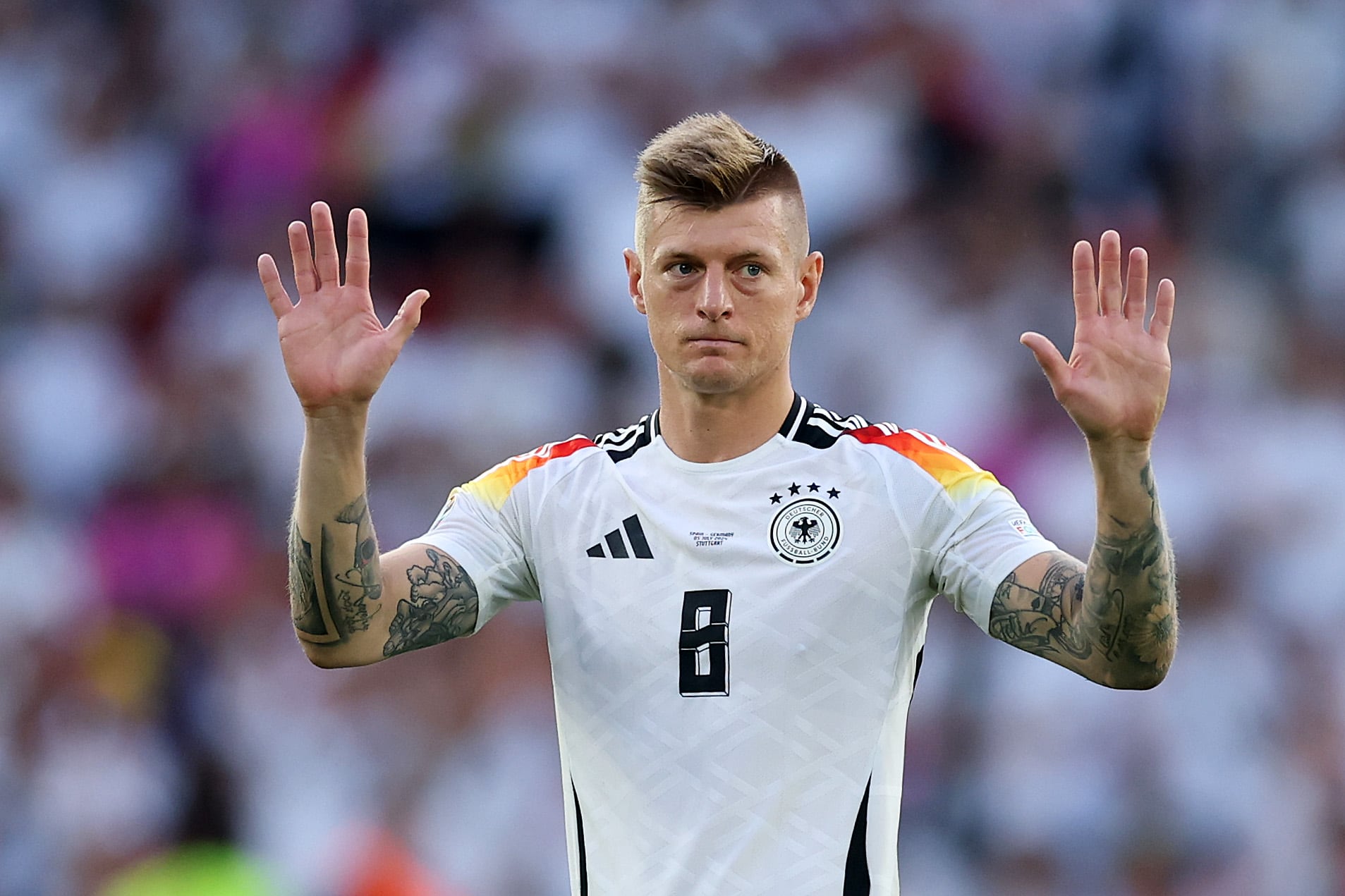 Toni Kroos despidiéndose del fútbol