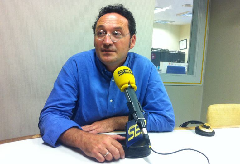 Álvaro García Ortiz en los estudios de Radio Galicia