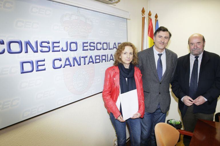 Entrega del informe en el Consejo Escolar de Cantabria.