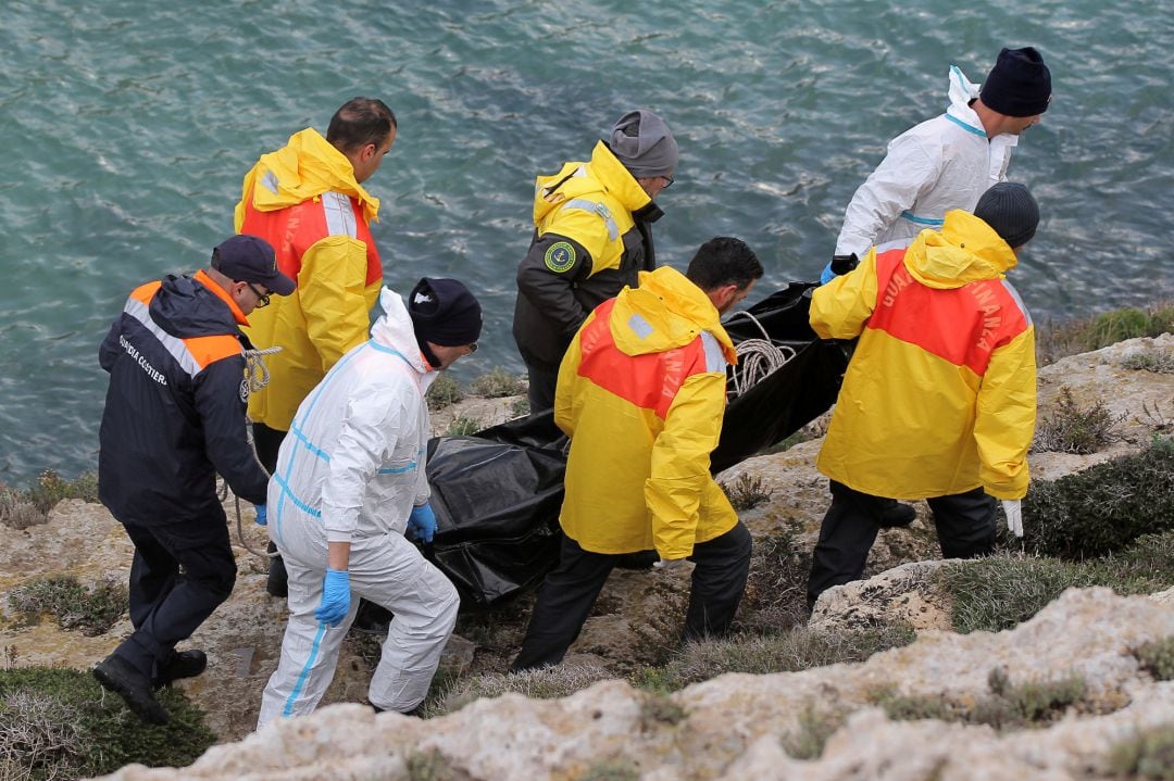 Italia recupera cinco cuerpos tras un naufragio frente a Lampedusa