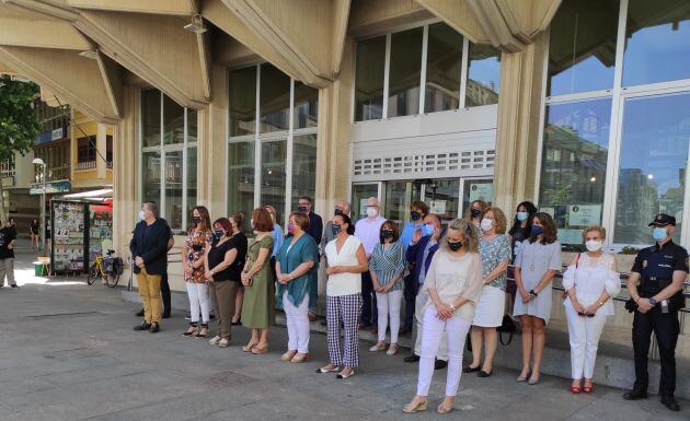 Concentración en la Plaza Mayor de Ciudad Real con representantes de todas las Administraciones y partidos políticos