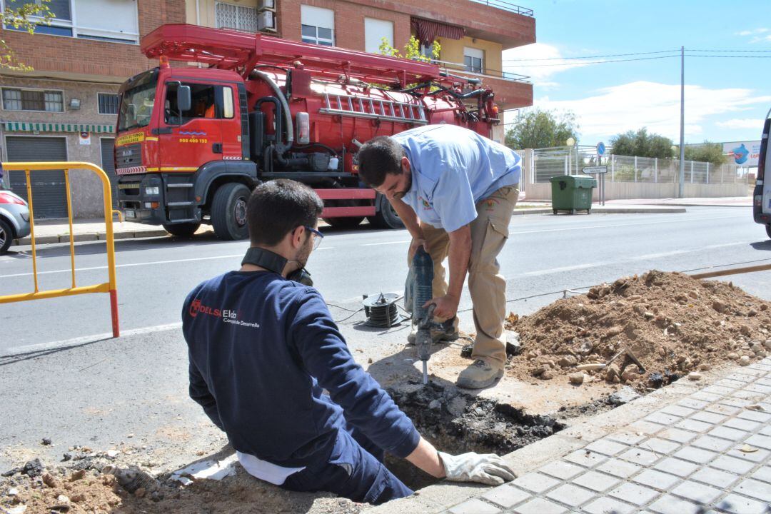 Reparación del emboce en el barrio La Estación de Elda 
